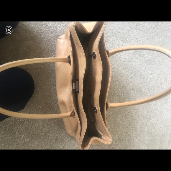 Authentic Tan CHANEL 2.5 East Executive Tote Purse - Picture 8 of 8